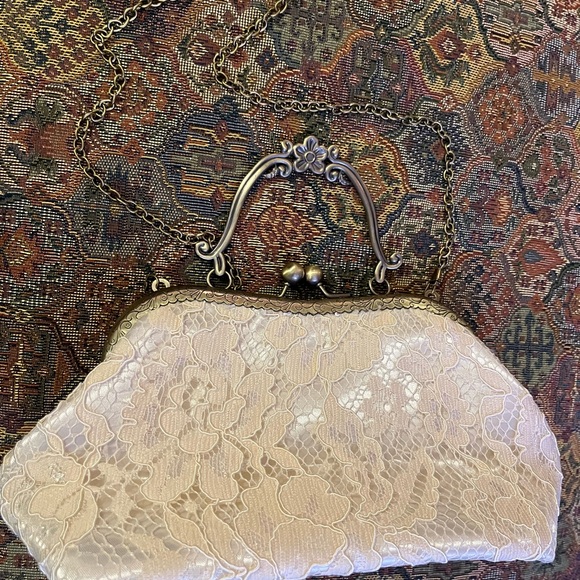 Elegant Cream Lace Clutch - Picture 1 of 4